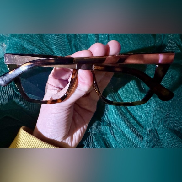 Quay Australia Tortoise Shell Blue Light Glasses - Picture 4 of 4